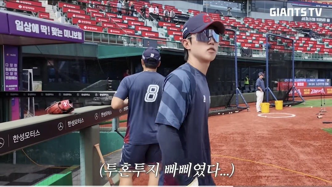 Screenshot_20260501_143654_YouTube.jpg