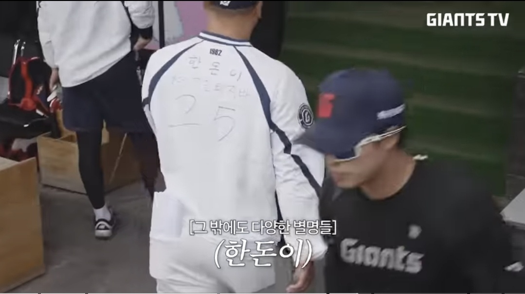 Screenshot_20260415_223935_YouTube.jpg