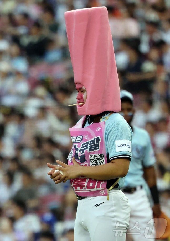 HM8MwZUW8AA7Rr3.jpg