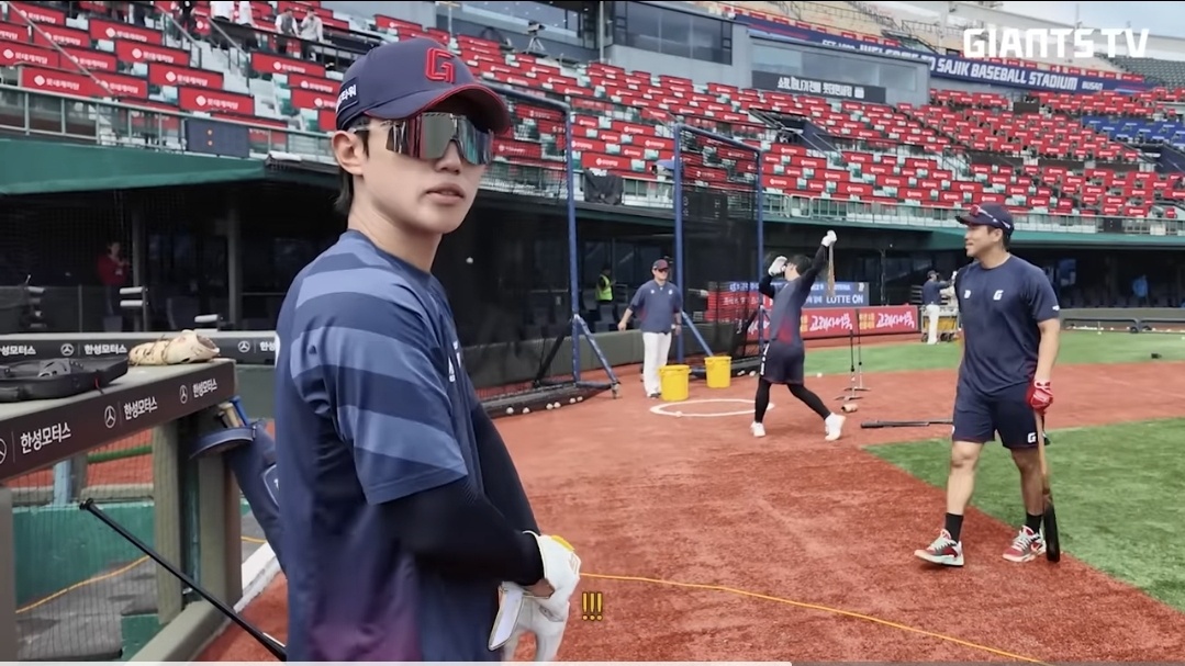 Screenshot_20260501_141947_YouTube.jpg